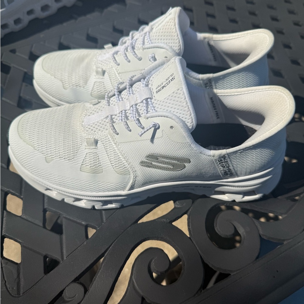 Skechers size 9 slip-ins